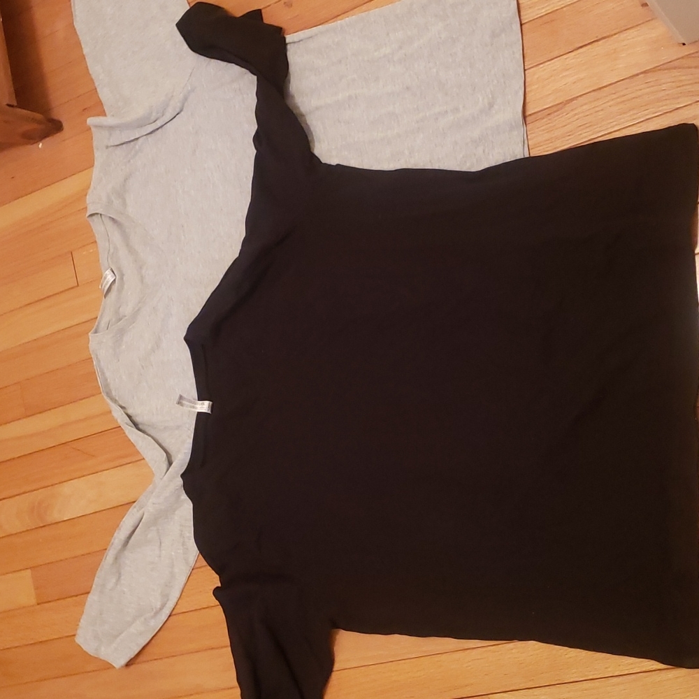 ♥️Set of 2 3/4 sleeve T-shirts in Grey and Black♥️